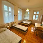 Lilia House Ostello *
