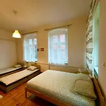 Lilia House Ostello *
