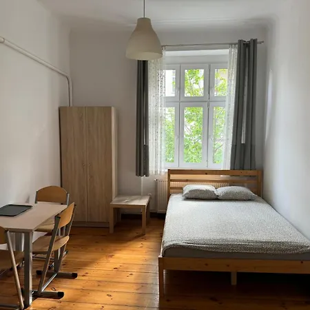 Hostel Lilia House *