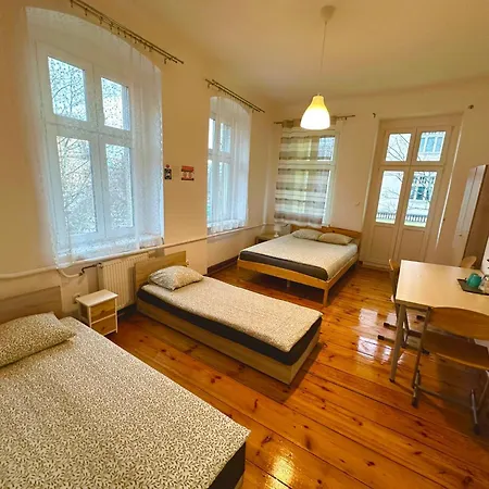 Lilia House Hostel *